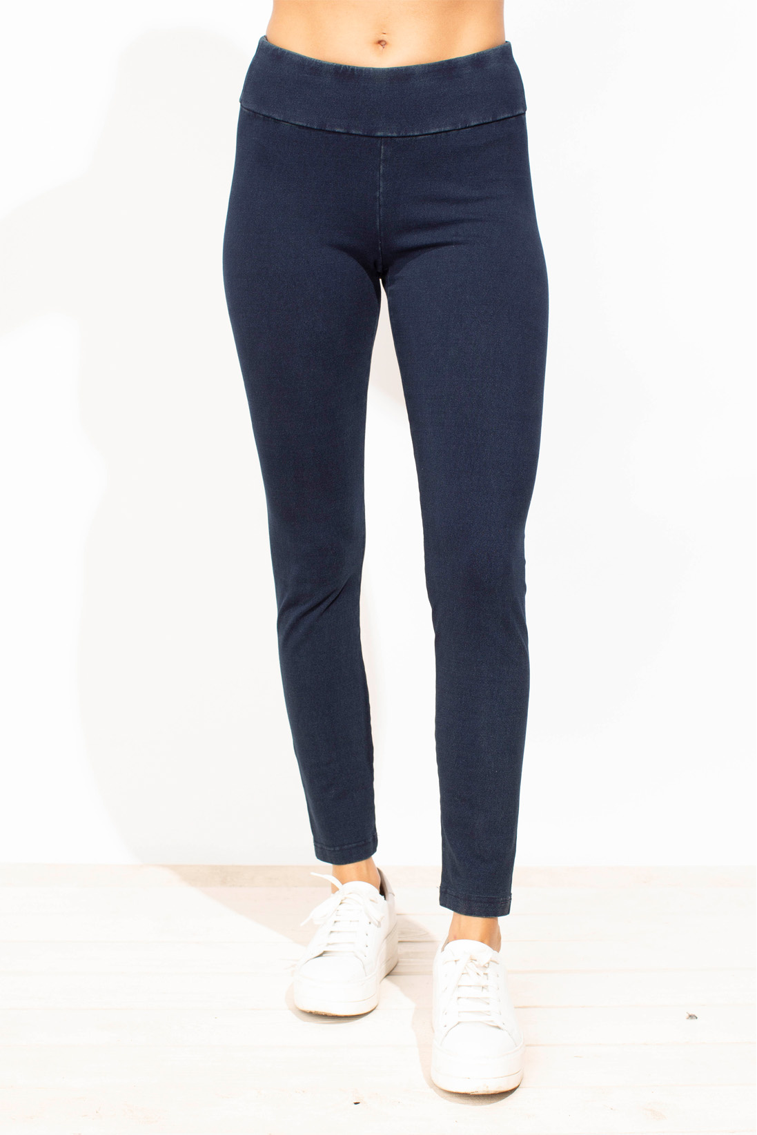 Habitat Denim Dark Wash Easy Pant Denim . Style: A31566